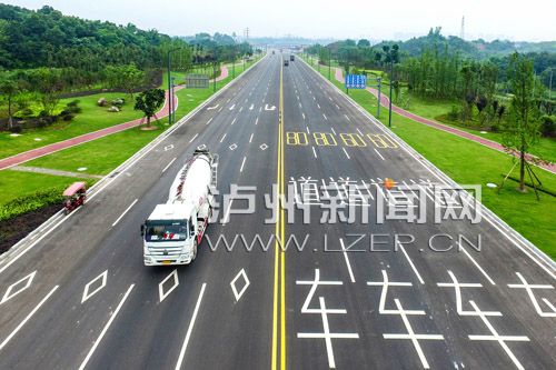 二環(huán)路長(zhǎng)開區(qū)空港路段。記者 牟科 攝